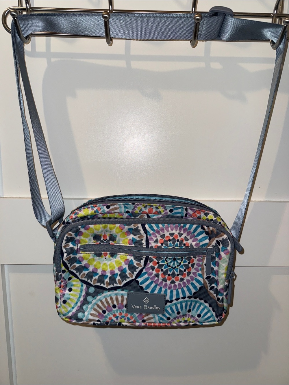 Vera Bradley RFID lighten up little hipster in Sunny  Medallion Crossbody. EUC